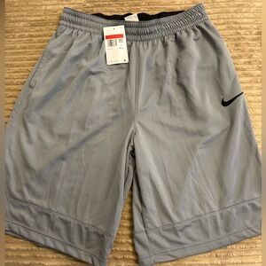 New Nike Basketball Shorts (Size Large)